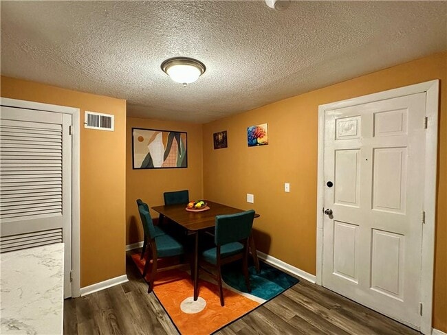 Foto del edificio - 800 Oakland Beach Ave