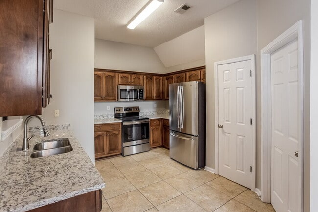Building Photo - 7158 Crape Myrtle Dr