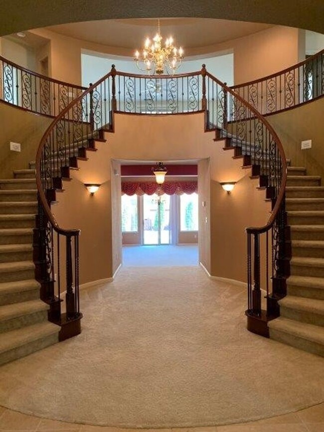 Building Photo - Absolutely Gorgeous Home in Gated Rosevill...