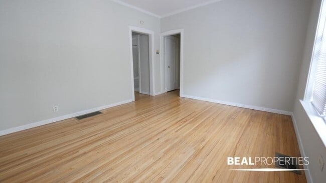 Building Photo - 1 bedroom in CHICAGO IL 60657