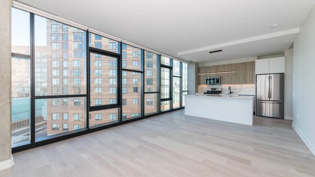 Foto del edificio - 735 N Milwaukee Ave