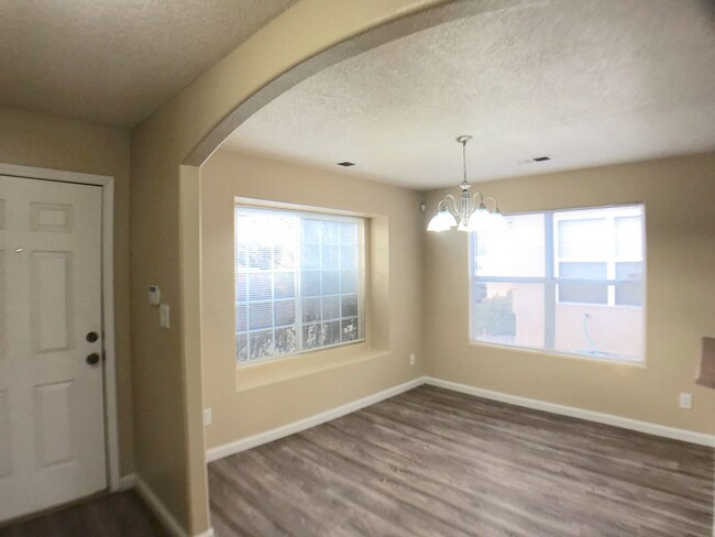 Building Photo - Ventana Ranch 3 bedroom. Brand new Floorin...