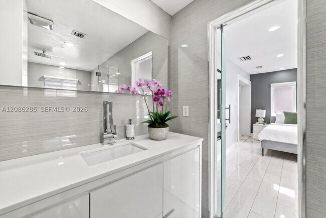 Foto del edificio - 7843 NW 172nd St