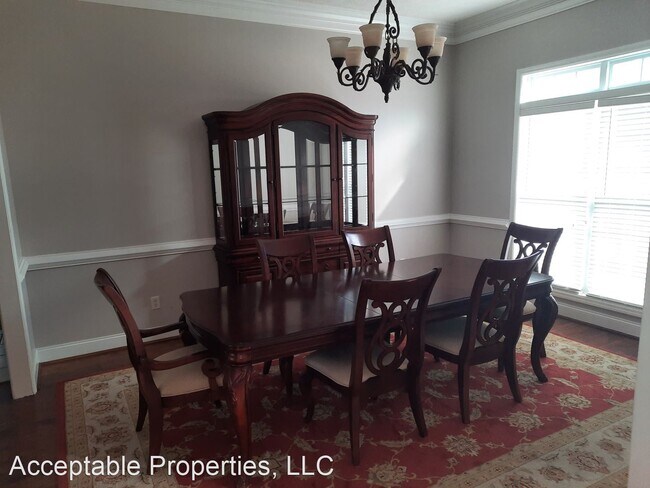 Foto del edificio - 3 br, 2 bath House - 5027 Summit Dr.