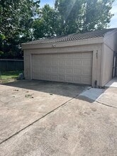 Building Photo - 7847 Creekbend Dr