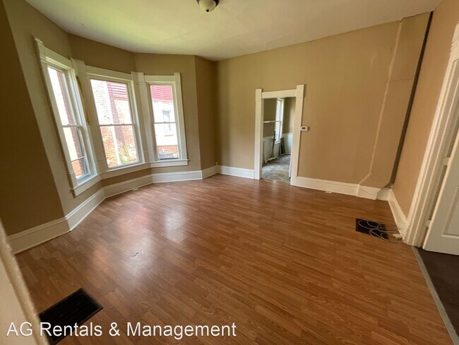 Foto del edificio - 3 br, 1.5 bath House - 2431 Fox Ave