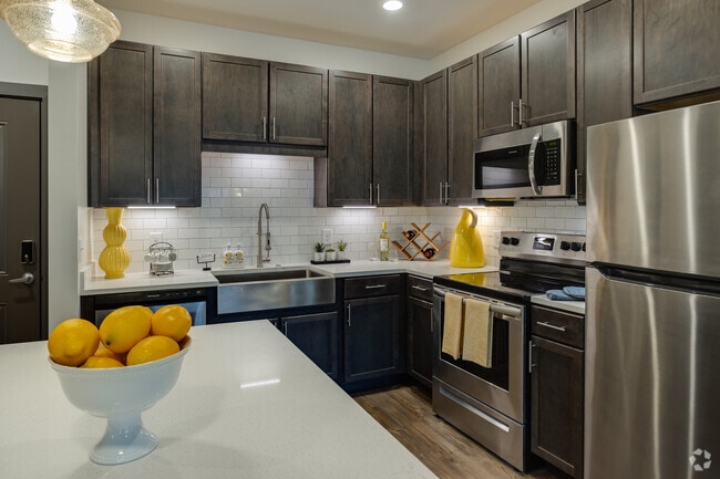 2BR, 2BA - 1,087SF - Noble on Newberry Apartments