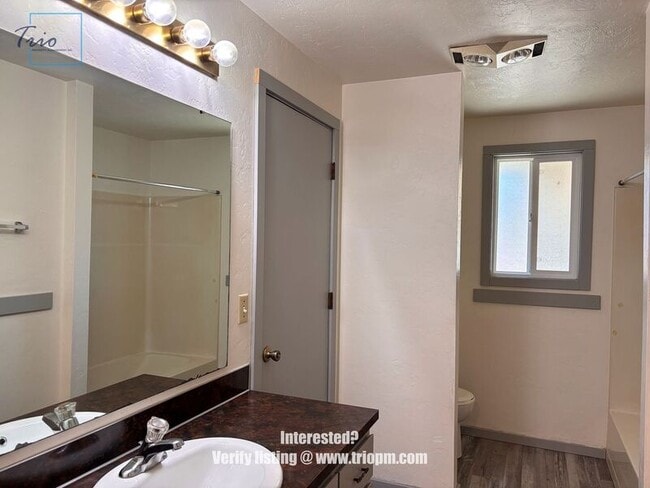 Foto del edificio - 2582 L St