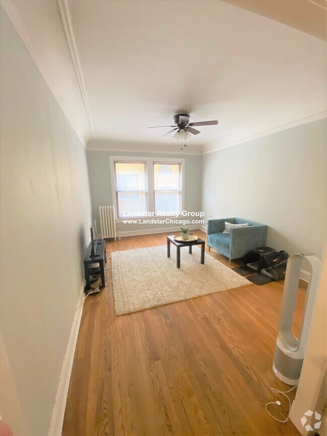 Rogers Park Apartments for Rent with Hardwood Floors Chicago, IL