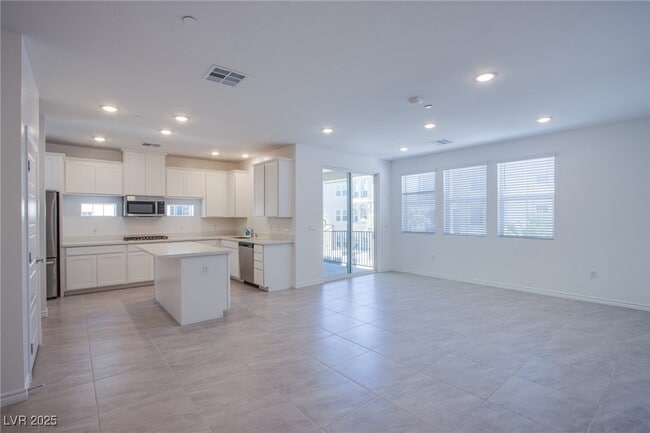 Building Photo - 2555 Hampton Rd