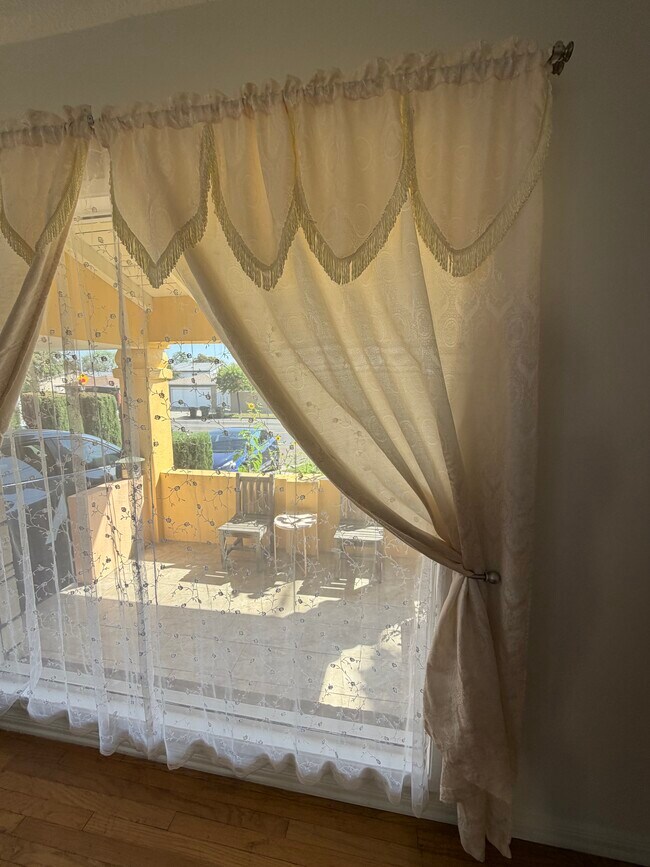 Foto del edificio - 11021 S Hoover St