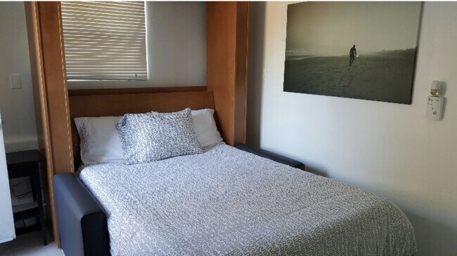 Building Photo - 1 31st St