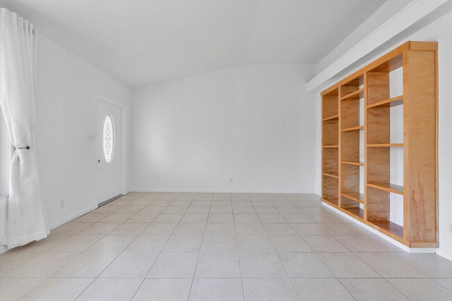 Foto del edificio - 1353 SE 7th Ct