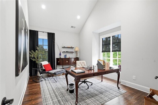 Foto del edificio - 1012 Summit View Ln