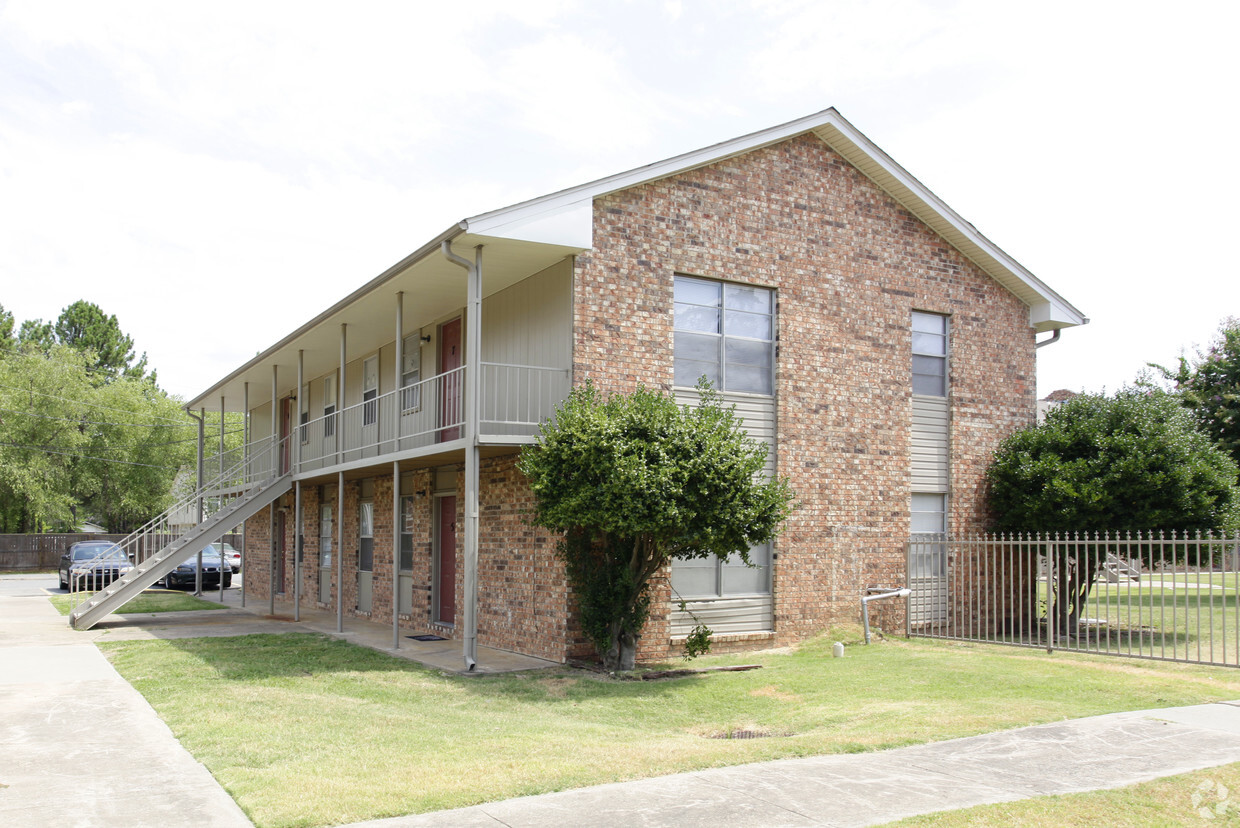 Primary Photo - College Park Apartments