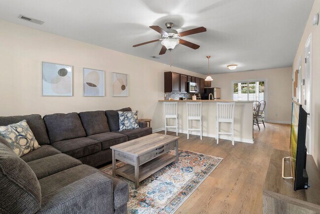 Building Photo - Townhome in The Burroughs at Carolina Plantations | Fenced Backyard