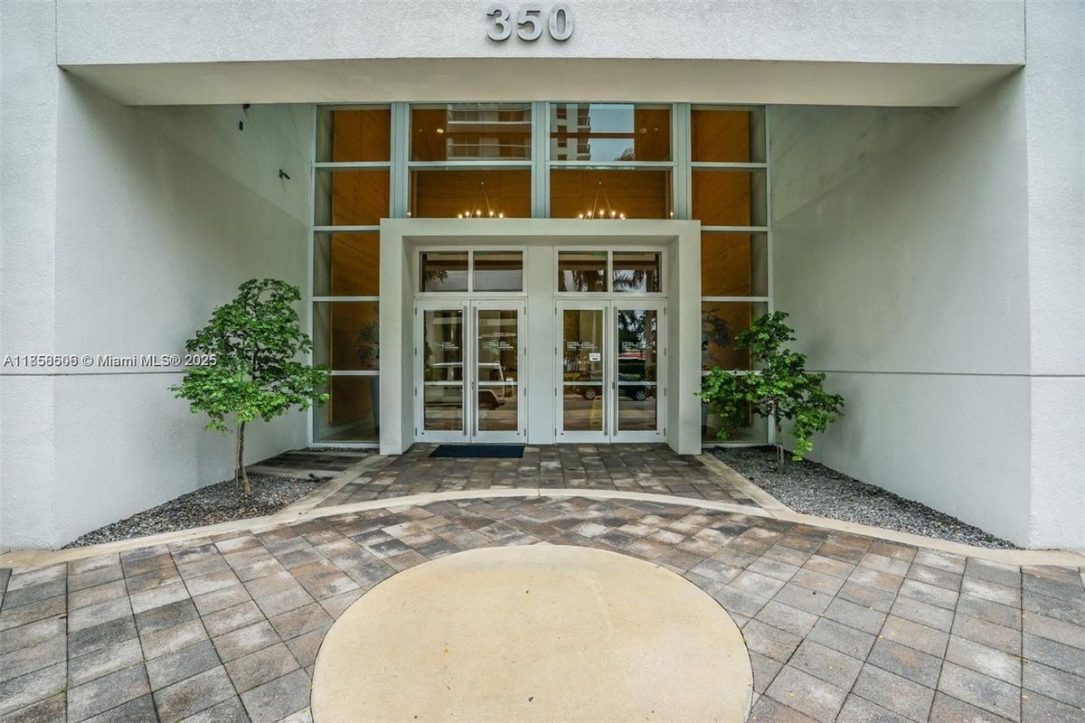 Foto principal - 350 NE 24th St