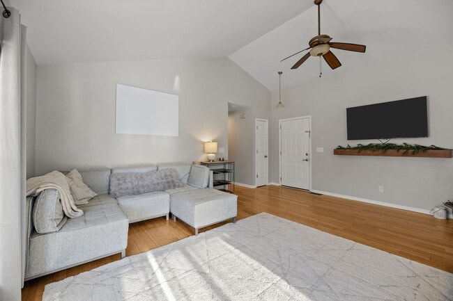 Sala de estar - 3100 Fairington Dr