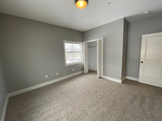 Foto del edificio - 2869 Knapp St NE