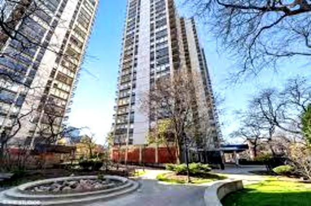 Foto principal - 1360 N Sandburg Terrace