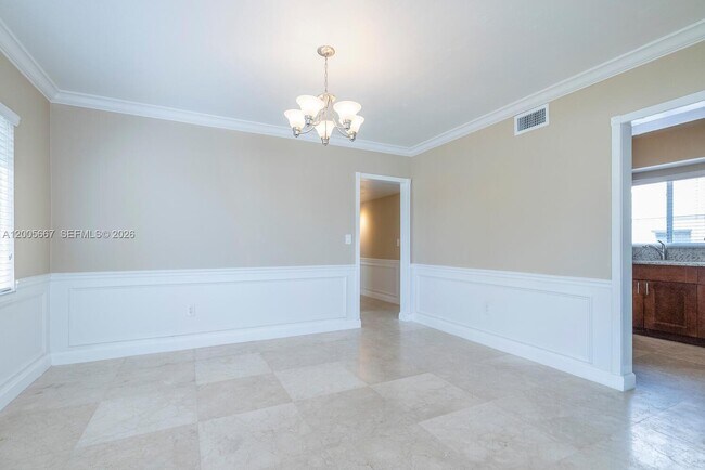 Foto del edificio - 2890 S Le Jeune Rd