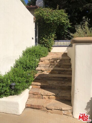 Foto del edificio - 331 S Medio Dr