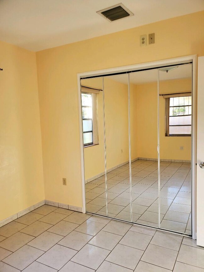 Foto del edificio - 101 SW 67th Ave