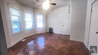 Building Photo - NATURALLY BRIGHT  AND LARGE  3 BEDROOMS  3...