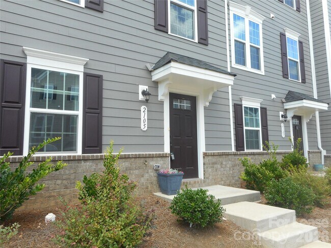 Foto del edificio - 2105 Autumn Olive Ln