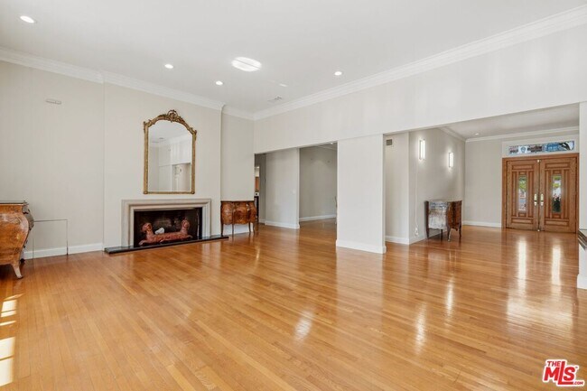 Building Photo - 510 Toyopa Dr