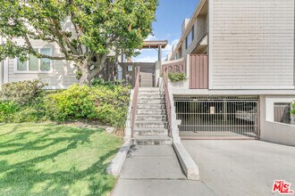 Building Photo - 4230 Whitsett Ave