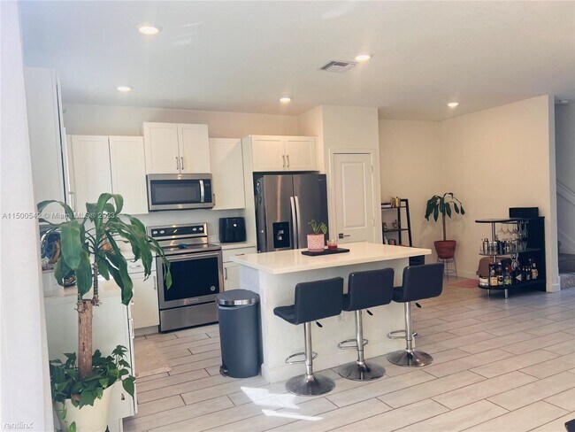 Building Photo - 4 br, 3 bath House - 2430 SE 10th Ct
