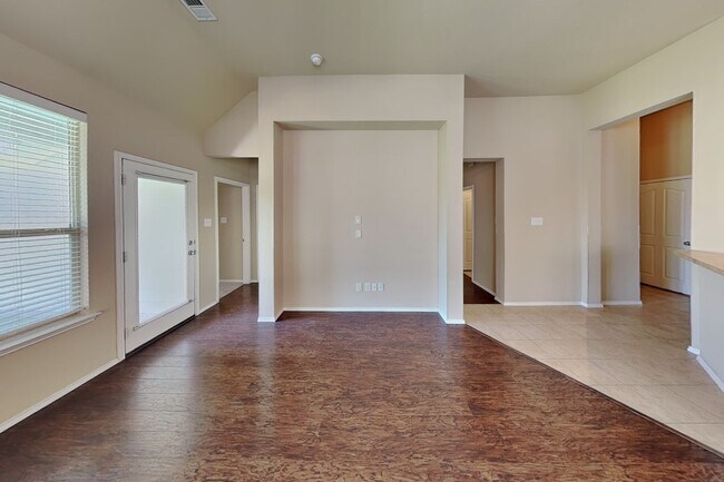 Foto del edificio - Modern Living Meets Texas Charm in the Heart of Vista West!