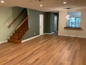 Building Photo - 2106 NE 44th St