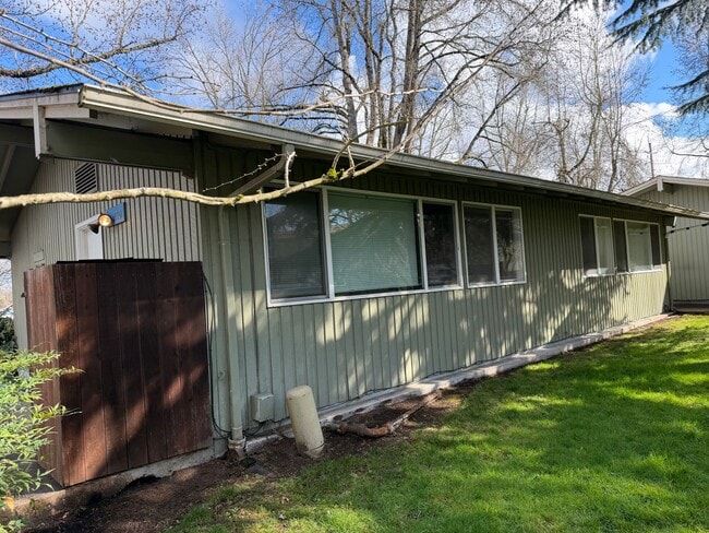 Foto del edificio - Updated 2 bedroom 1 bath duplex in Eugene!