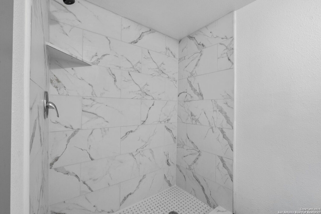 Building Photo - 302 E Cevallos