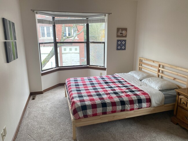 main bedroom - 1439 SW Montgomery St