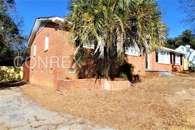 Foto del edificio - 1615 Woodford Rd