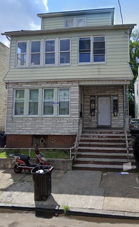 Primary Photo - 121 Brookdale Ave