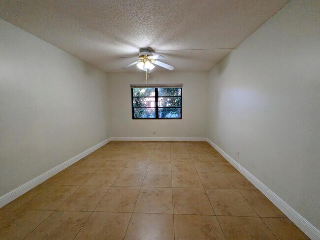 Building Photo - 3119 Oakland Shores Dr