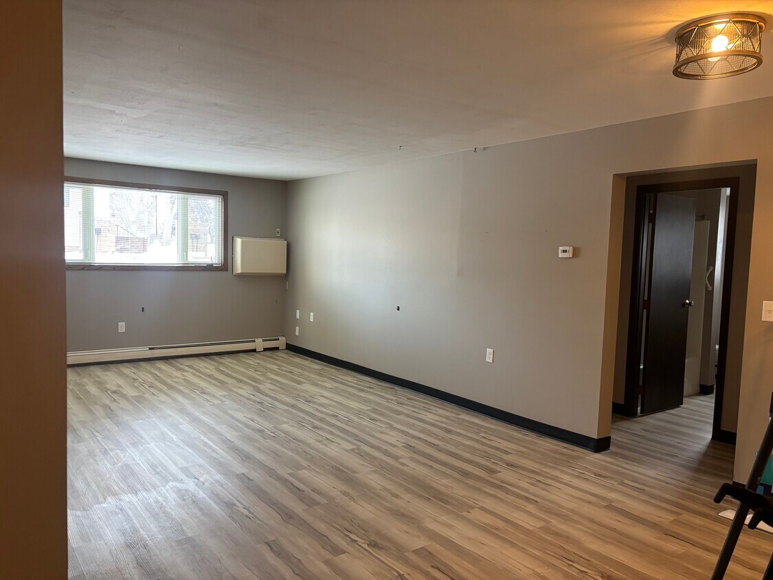 Foto principal - 704 9th St NW