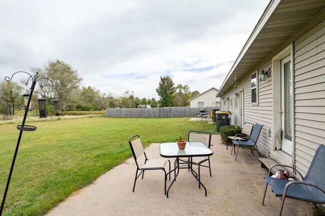 Foto del edificio - 6305/6307 Teagan Lane