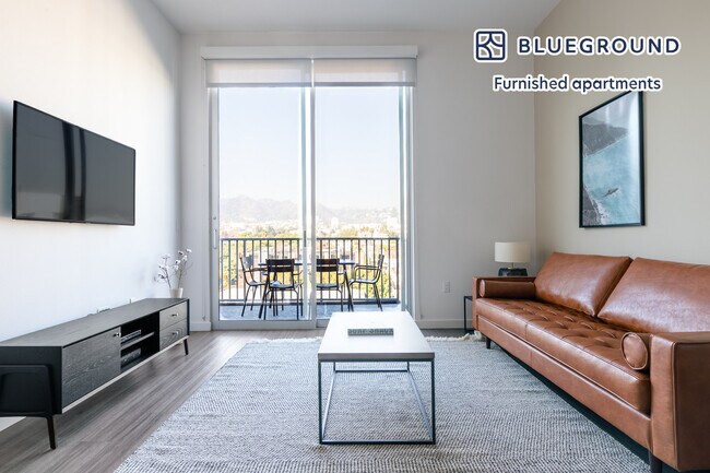 Foto del edificio - 7141 Santa Monica Blvd