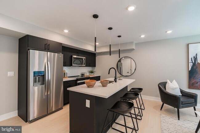 Foto del edificio - 6604 Ridge Ave