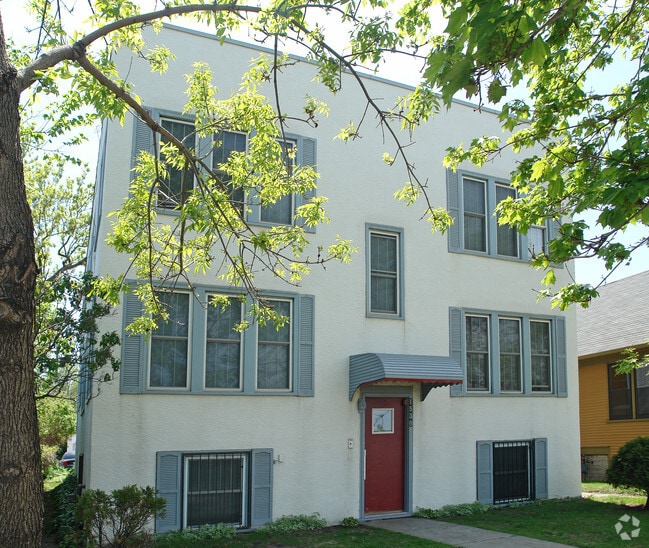 Building Photo - 1530 Concordia Ave
