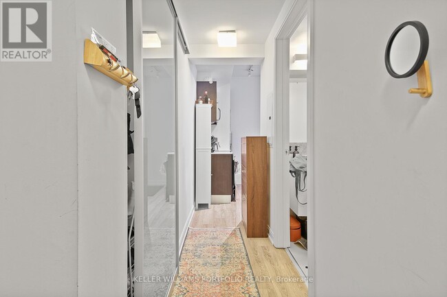 Photo du bâtiment - 42 Charles St E