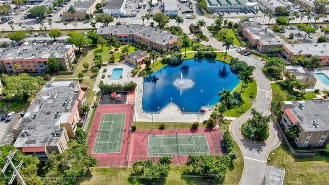 Foto del edificio - 4800 NW 79th Ave