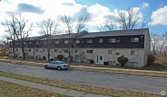 Building Photo - Cherrywood Manor