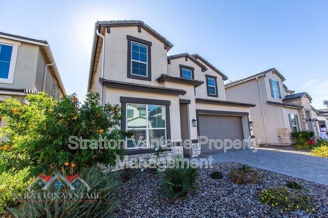 Building Photo - 5123 E Village Dr