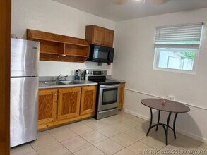 Building Photo - 1331 N 71st Ave